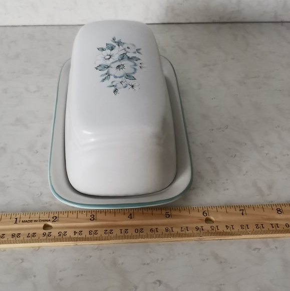 3 for 50$. Bundle Vtg butter dish and coffee mug with lid. - Picture 2 of 7
